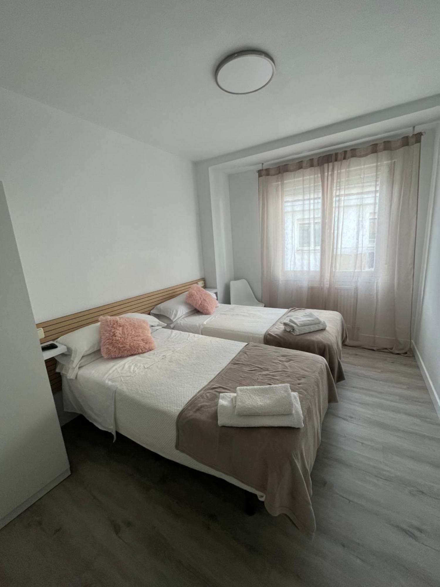 Pension Luzia - Optional Auto Check-In ปัมโปลนา ภายนอก รูปภาพ